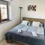 Daire Lator-hans Apartmanhaz *