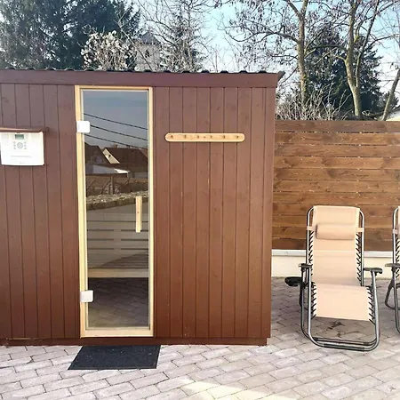 Lator-hans Apartmanhaz *