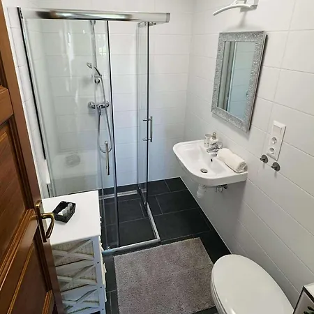 Lator-hans Apartmanhaz *