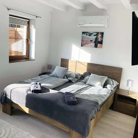 Daire Lator-hans Apartmanhaz