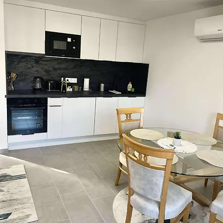 Lator-hans Apartmanhaz