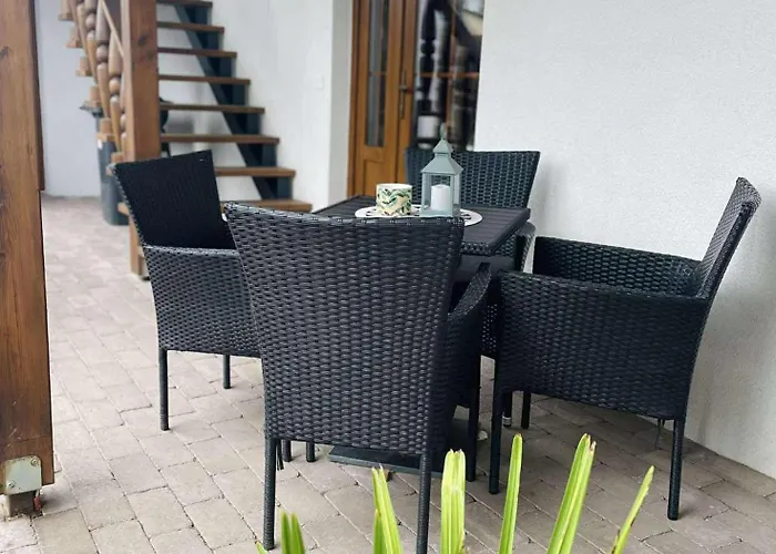 Lator-hans Apartmanhaz * فيلاني