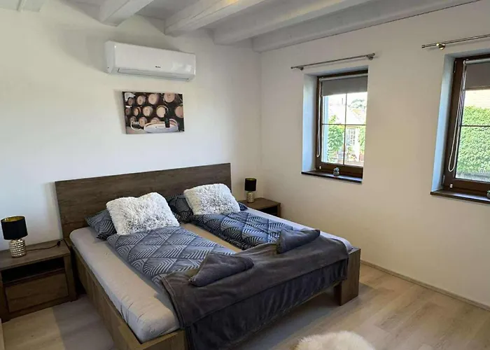 Lator-hans Apartmanhaz *