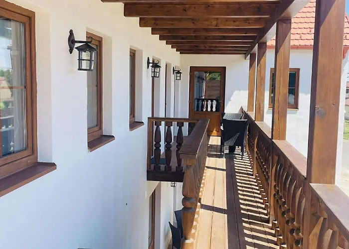 Lator-hans Apartmanhaz فيلاني